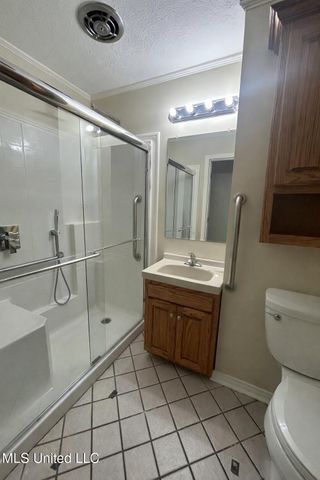 2049 Oakhurst Drive, Grenada, MS 38901