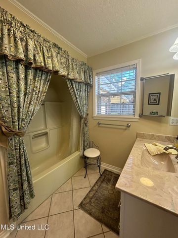 2049 Oakhurst Drive, Grenada, MS 38901