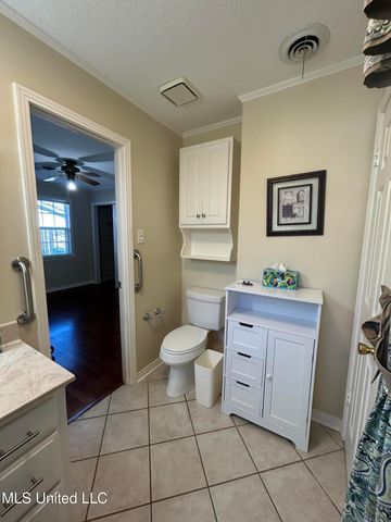 2049 Oakhurst Drive, Grenada, MS 38901