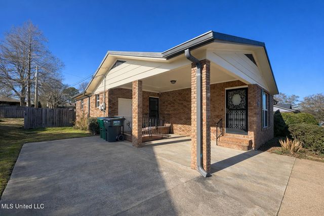 2049 Oakhurst Drive, Grenada, MS 38901