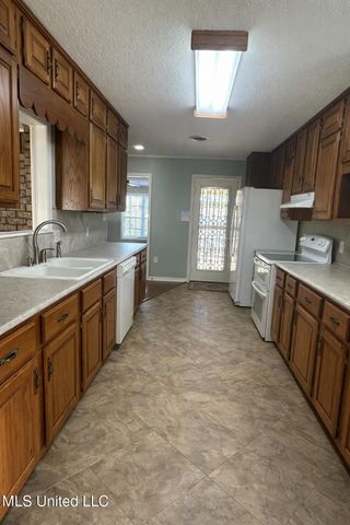 2049 Oakhurst Drive, Grenada, MS 38901