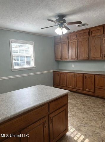 2049 Oakhurst Drive, Grenada, MS 38901