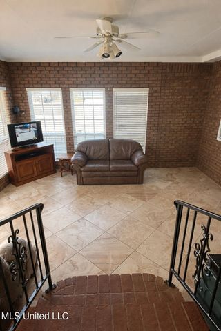 2049 Oakhurst Drive, Grenada, MS 38901