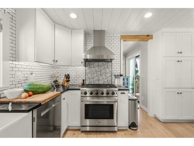 9770 Sw SERENA Way, Portland, OR 97224