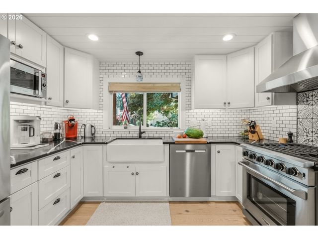 9770 Sw SERENA Way, Portland, OR 97224