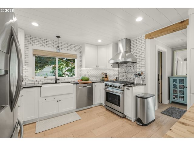 9770 Sw SERENA Way, Portland, OR 97224
