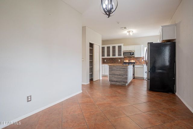 14378 North Cave Avenue, El Paso, TX 79938