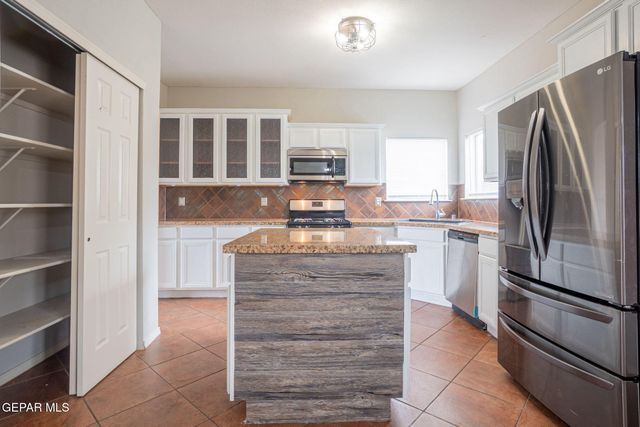 14378 North Cave Avenue, El Paso, TX 79938