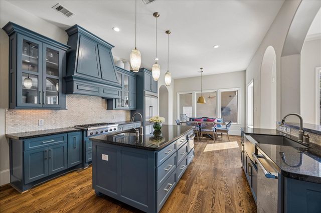4901 Holt Street, Bellaire, TX 77401