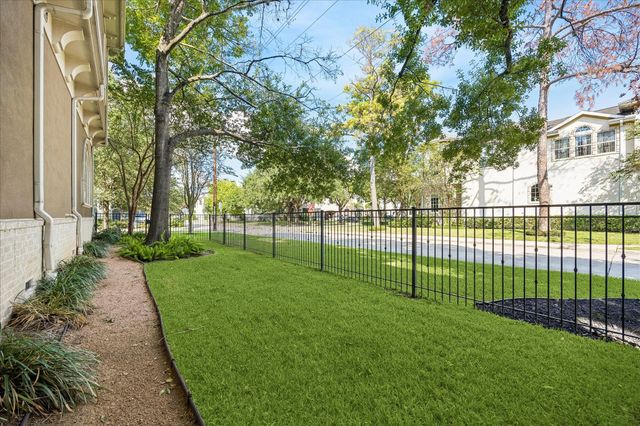 4901 Holt Street, Bellaire, TX 77401