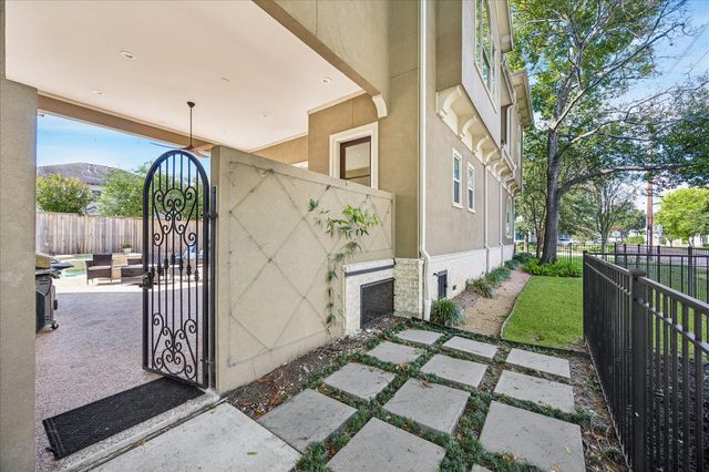 4901 Holt Street, Bellaire, TX 77401