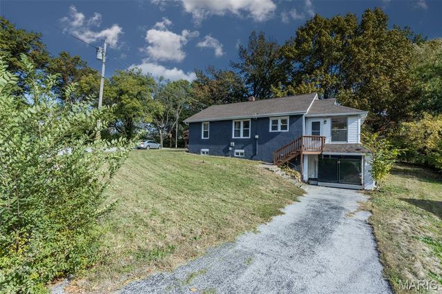 3201 Charlotte Court, Alton, IL 62002