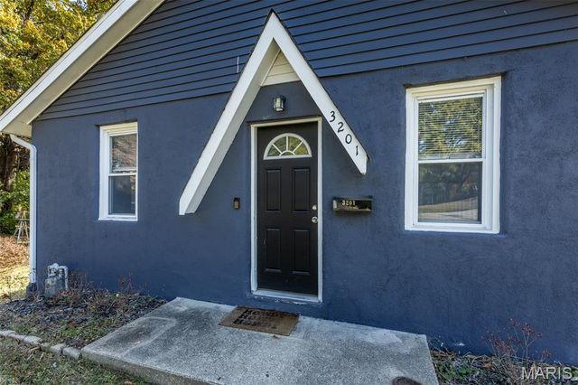 3201 Charlotte Court, Alton, IL 62002