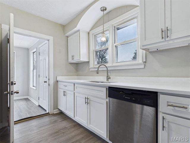 3201 Charlotte Court, Alton, IL 62002