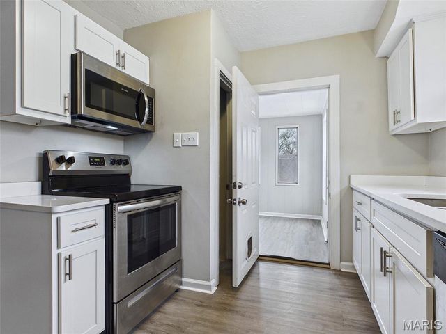 3201 Charlotte Court, Alton, IL 62002