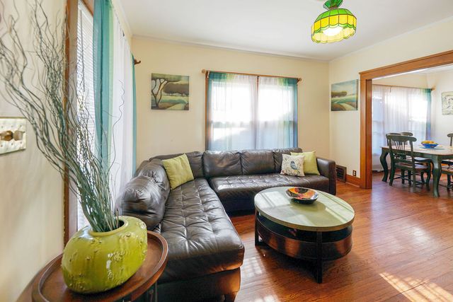 149 S Gladstone Avenue, Aurora, IL 60506