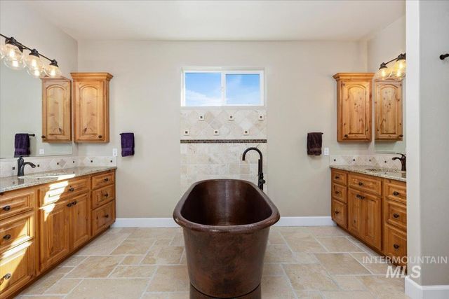 465 Canyon Rim Rd, Twin Falls, ID 83301