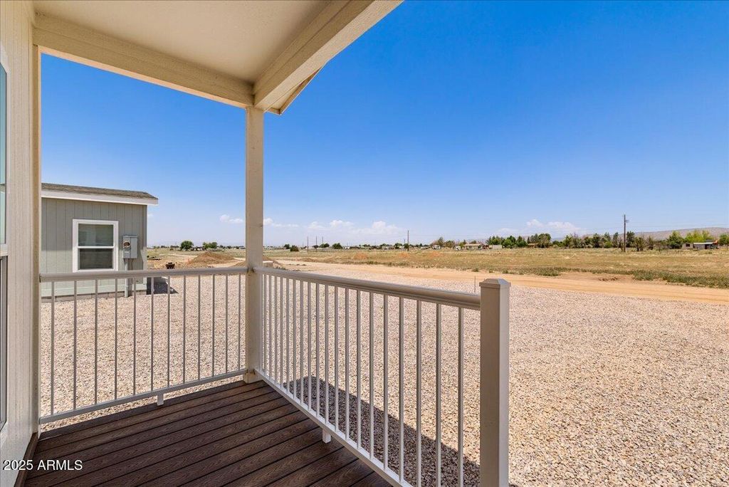 55 W HAWAII Road, Paulden, AZ 86334