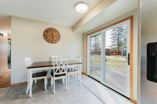 1425 W 3RD AVENUE, Oshkosh, WI 54902