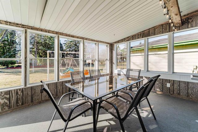 1425 W 3RD AVENUE, Oshkosh, WI 54902