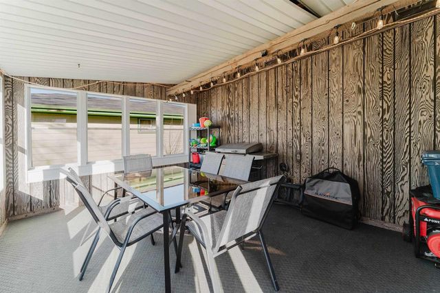 1425 W 3RD AVENUE, Oshkosh, WI 54902