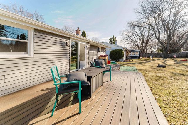 1425 W 3RD AVENUE, Oshkosh, WI 54902