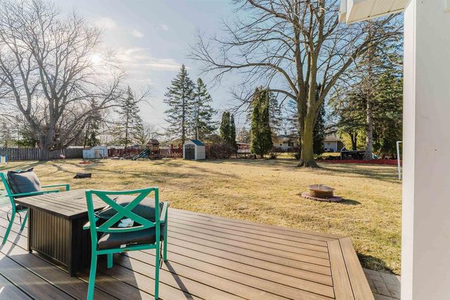 1425 W 3RD AVENUE, Oshkosh, WI 54902