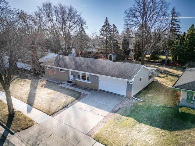 1425 W 3RD AVENUE, Oshkosh, WI 54902