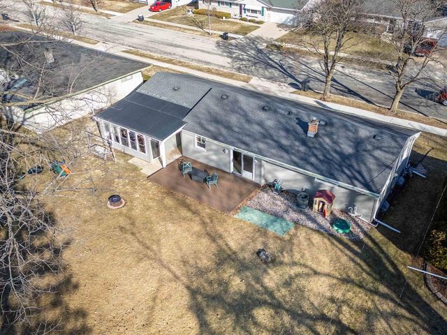 1425 W 3RD AVENUE, Oshkosh, WI 54902