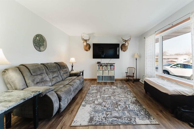 1425 W 3RD AVENUE, Oshkosh, WI 54902