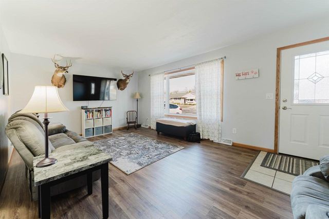 1425 W 3RD AVENUE, Oshkosh, WI 54902