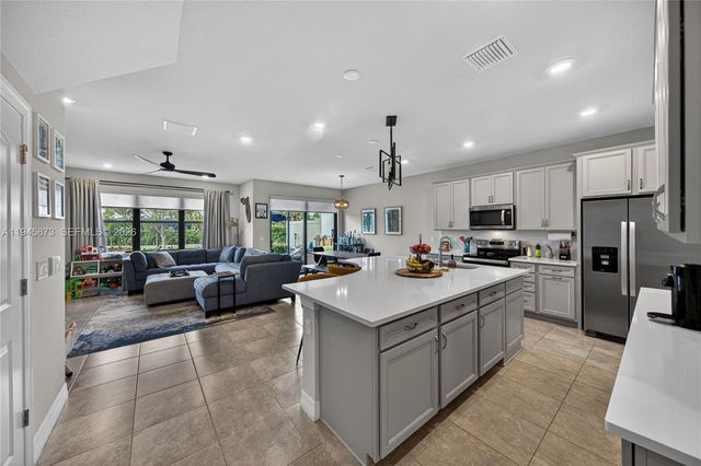 4409 W Appleton Cir W, Oakland Park, FL 33309