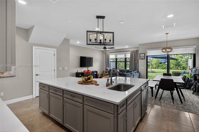 4409 W Appleton Cir W, Oakland Park, FL 33309