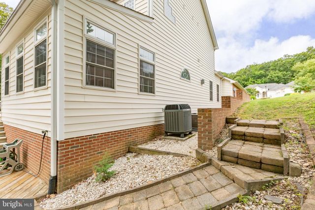 1001 FEATHERSTON CT, Fredericksburg, VA 22401