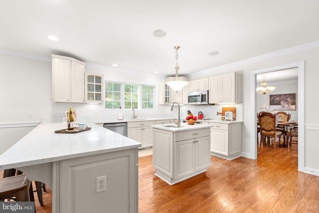 1001 FEATHERSTON CT, Fredericksburg, VA 22401