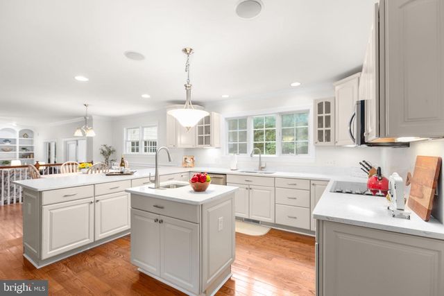 1001 FEATHERSTON CT, Fredericksburg, VA 22401