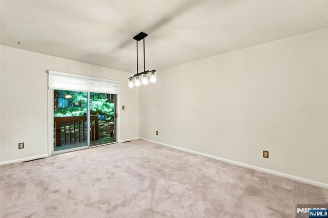 5 Wedgewood Drive, Woodland Park, NJ 07424
