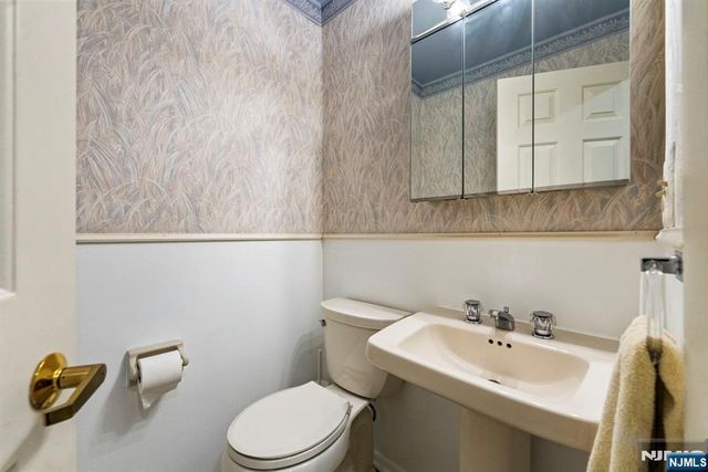 5 Wedgewood Drive, Woodland Park, NJ 07424