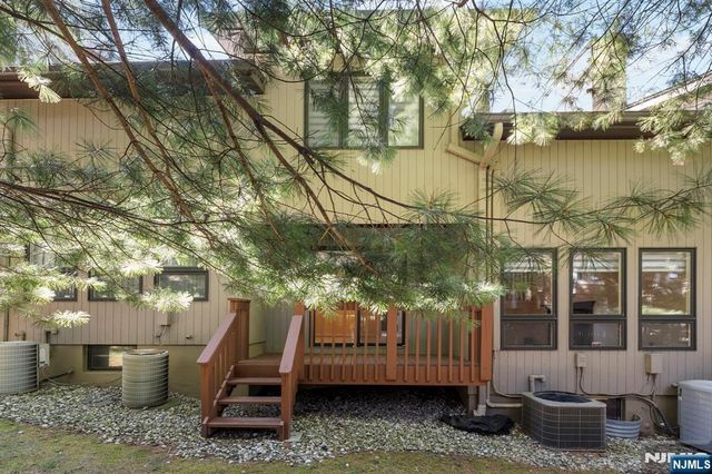 5 Wedgewood Drive, Woodland Park, NJ 07424