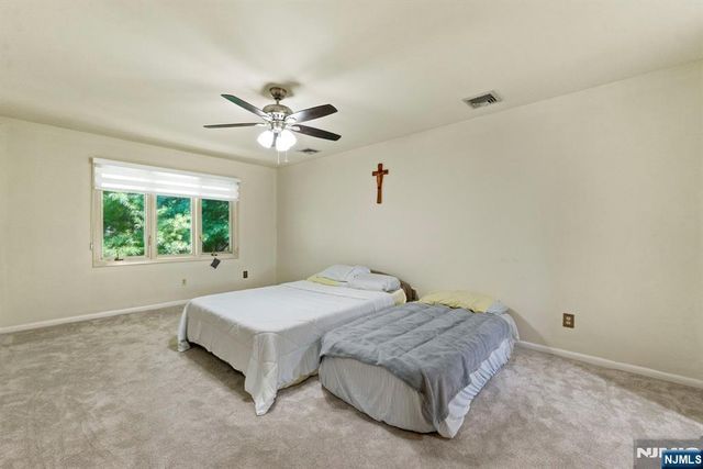 5 Wedgewood Drive, Woodland Park, NJ 07424