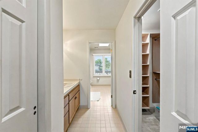 5 Wedgewood Drive, Woodland Park, NJ 07424