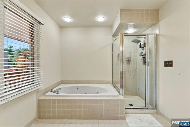 5 Wedgewood Drive, Woodland Park, NJ 07424