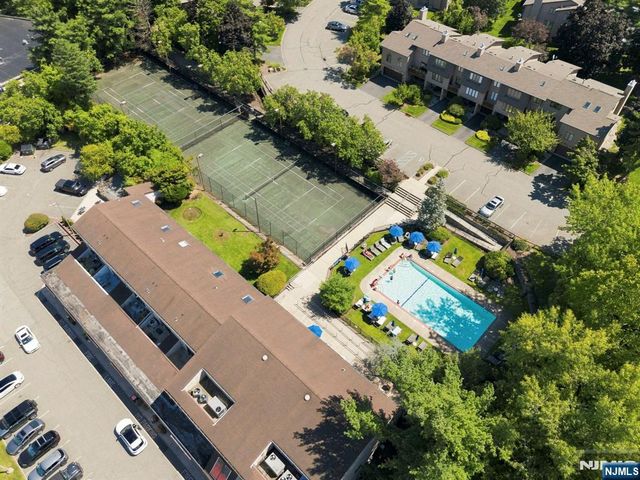 5 Wedgewood Drive, Woodland Park, NJ 07424