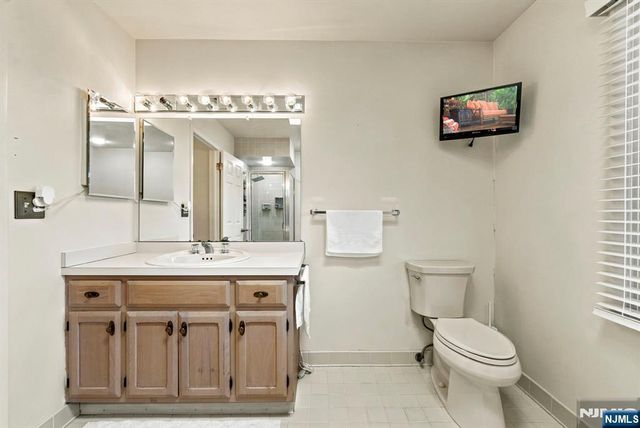5 Wedgewood Drive, Woodland Park, NJ 07424