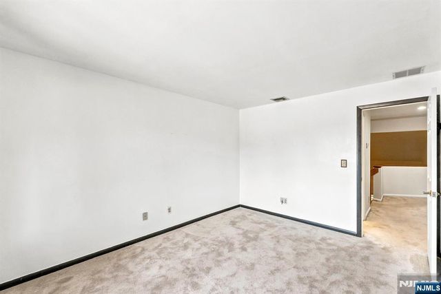 5 Wedgewood Drive, Woodland Park, NJ 07424