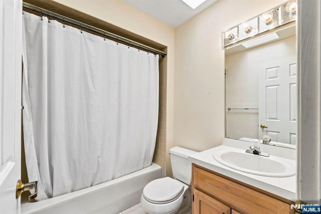 5 Wedgewood Drive, Woodland Park, NJ 07424