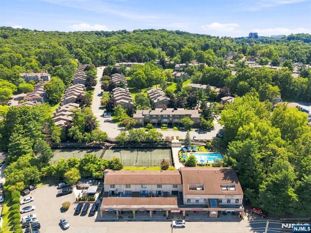 5 Wedgewood Drive, Woodland Park, NJ 07424