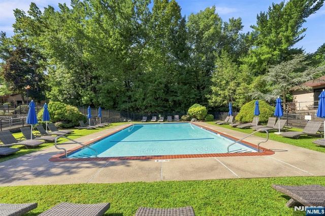 5 Wedgewood Drive, Woodland Park, NJ 07424