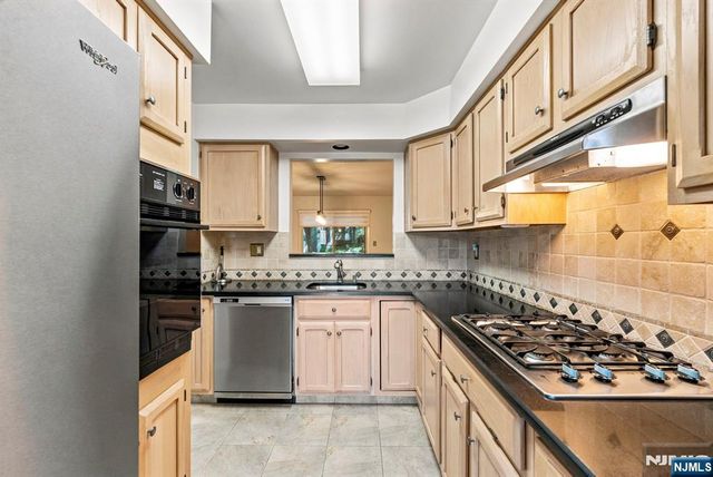 5 Wedgewood Drive, Woodland Park, NJ 07424