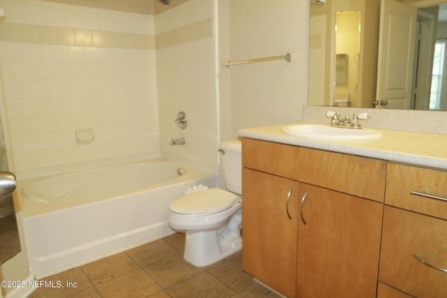 8290 GATE Parkway W 218, Jacksonville, FL 32216